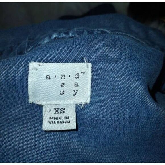 A NEW DAY DENIM BLUE BLOUSE SZ.XS EUC. - Picture 4 of 5